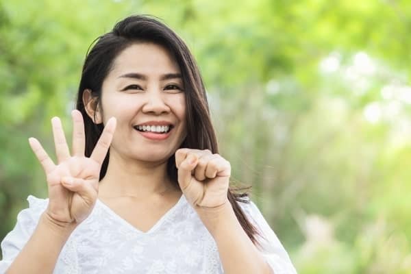 woman with 40 hand sign